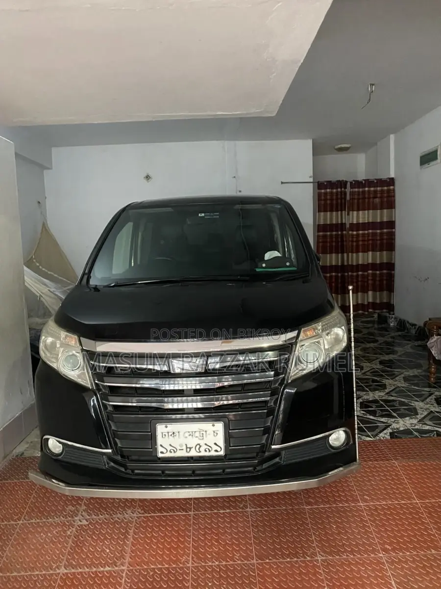 Toyota Noah X 2014
