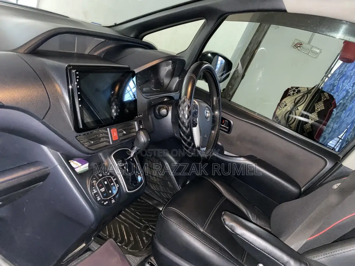 Toyota Noah X 2014