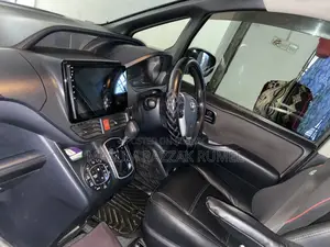 Toyota Noah X 2014
