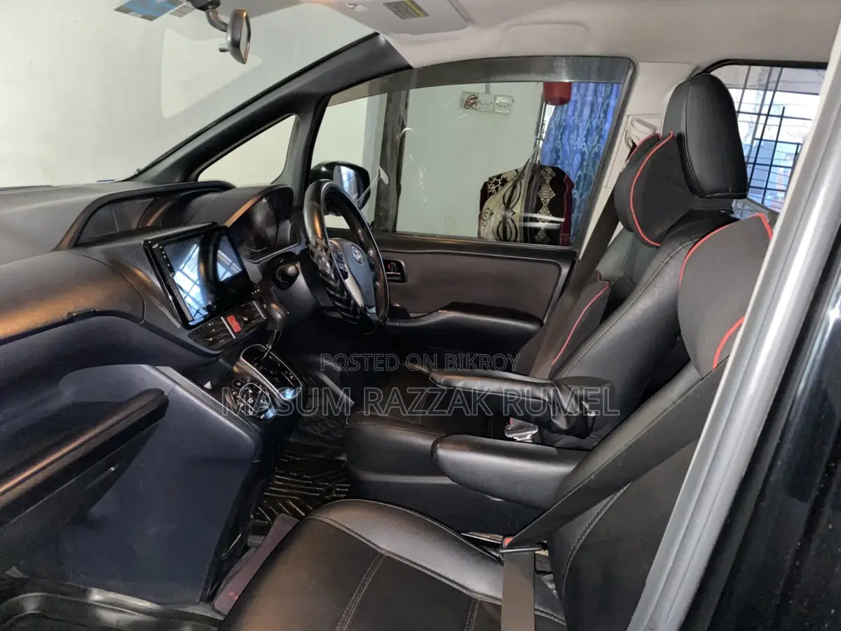 Toyota Noah X 2014