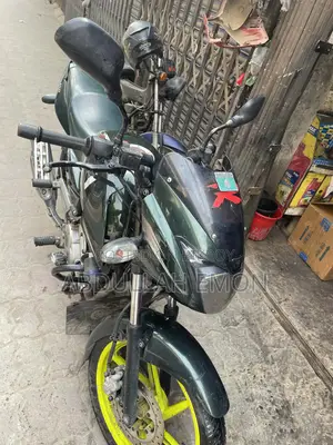 Bajaj Pulsar 150 . 2016