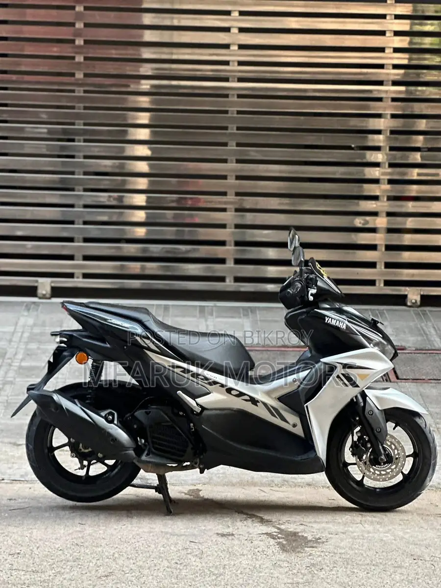 Yamaha 2025 Black