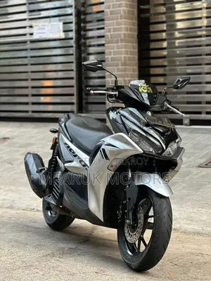 Yamaha 2025 Black