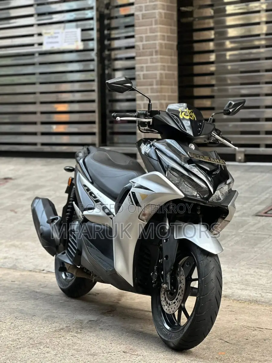 Yamaha 2025 Black
