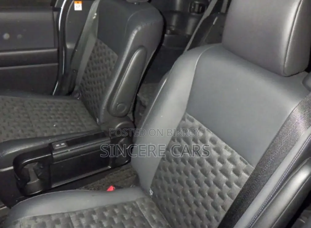 Toyota Voxy Sz Trd ফুল অপশন ২০২২