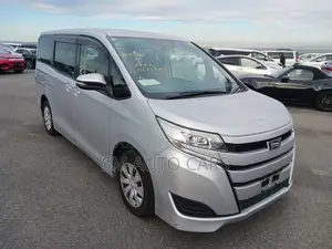 Toyota Noah Non Hybrid X Silver 2021