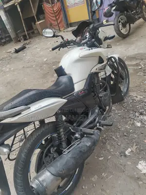 Hero Hunk 150R . 2017