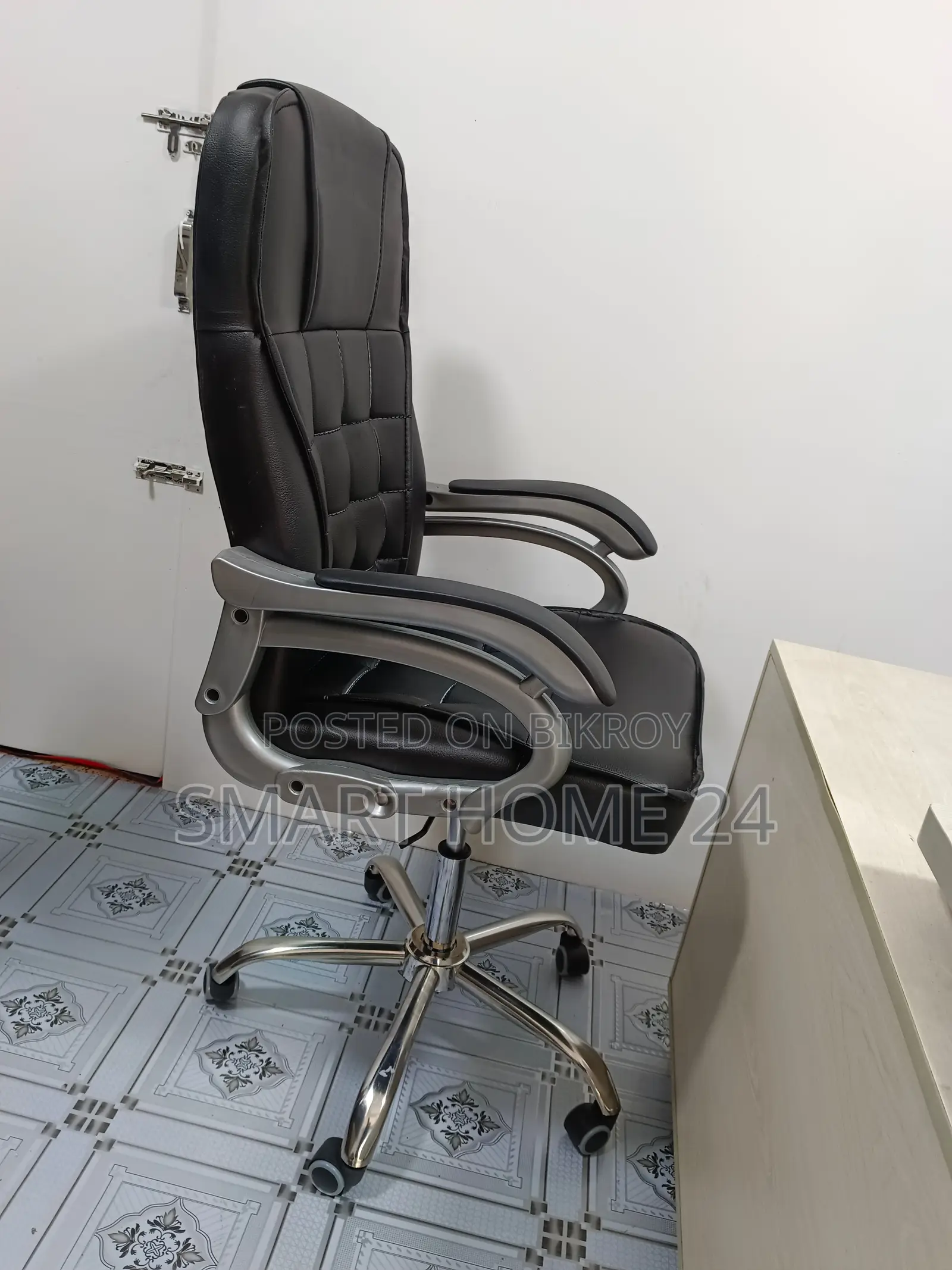 Premium Office Chair – High Back Design & Strong Metal Base