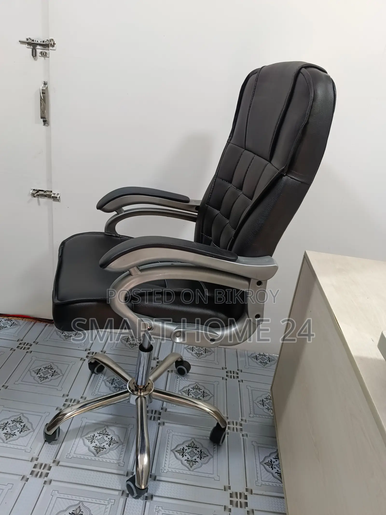 Premium Office Chair – High Back Design & Strong Metal Base