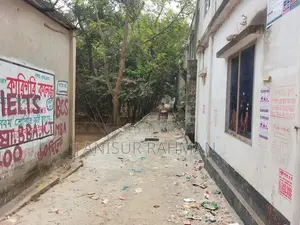 জমি বিক্রয় ,আশিয়ান ইউনিভার্সিটি ,এর বিপরীত দিকে অবস্থিত।
