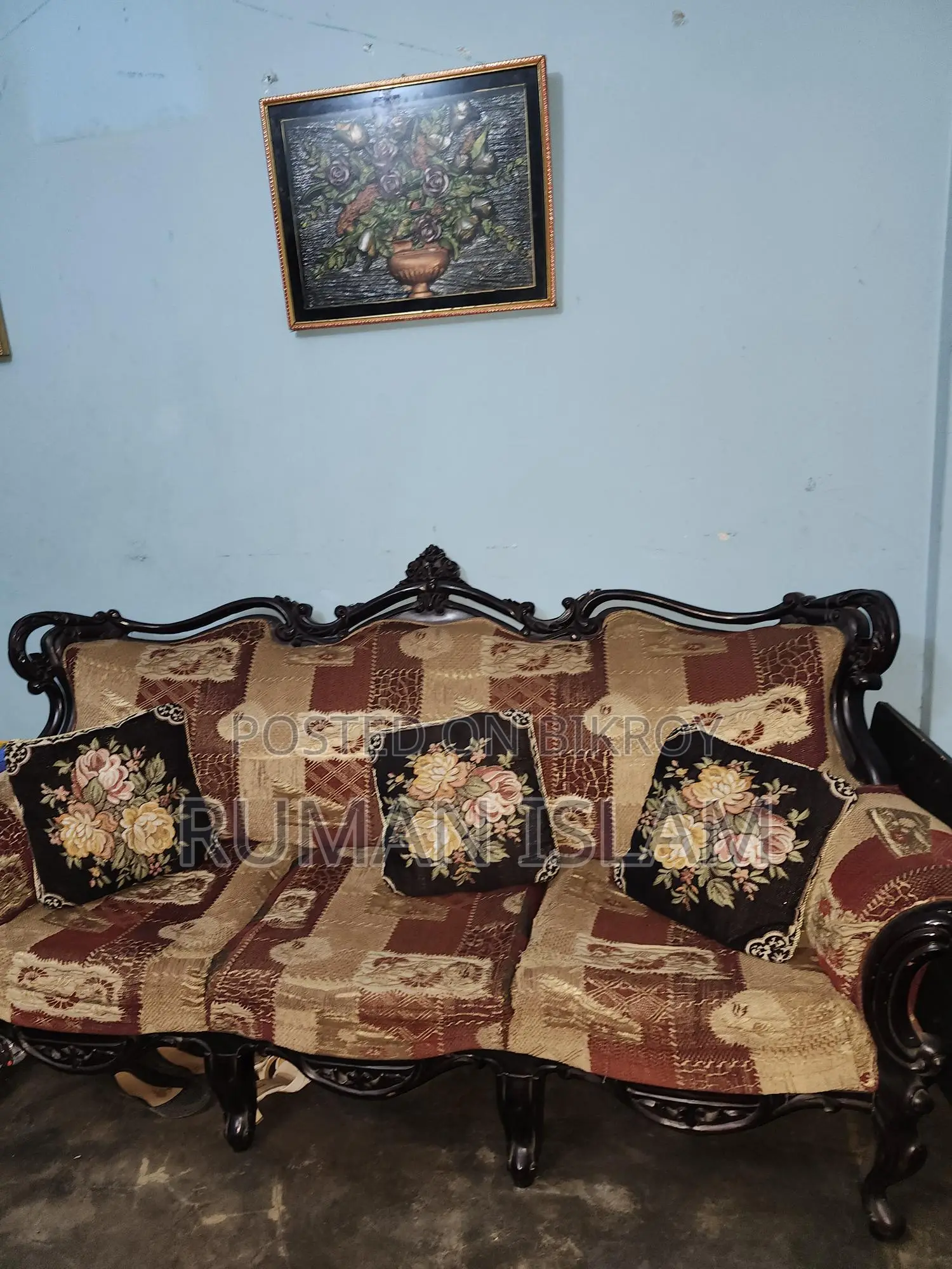 Selling a set of sofa