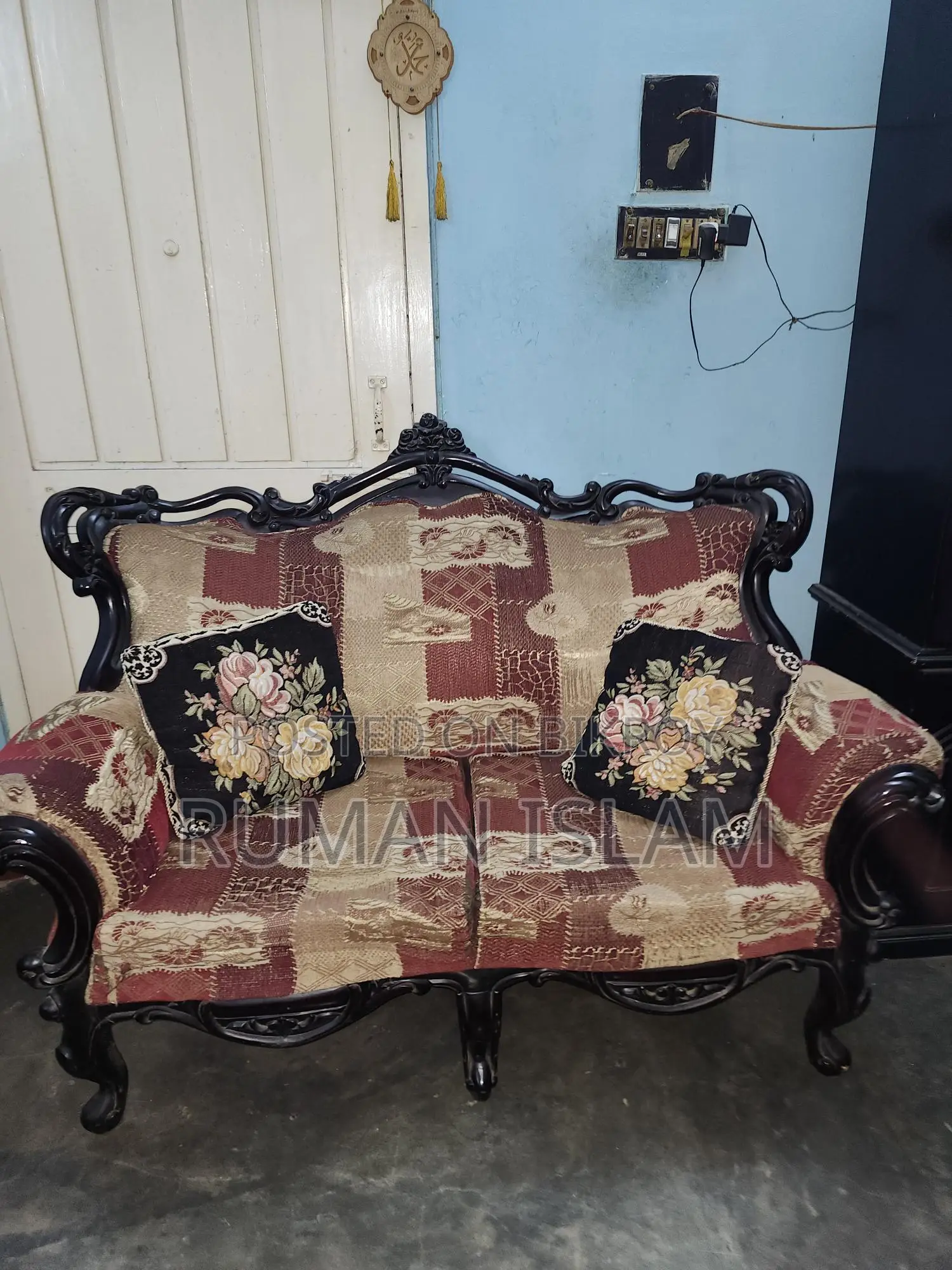 Selling a set of sofa
