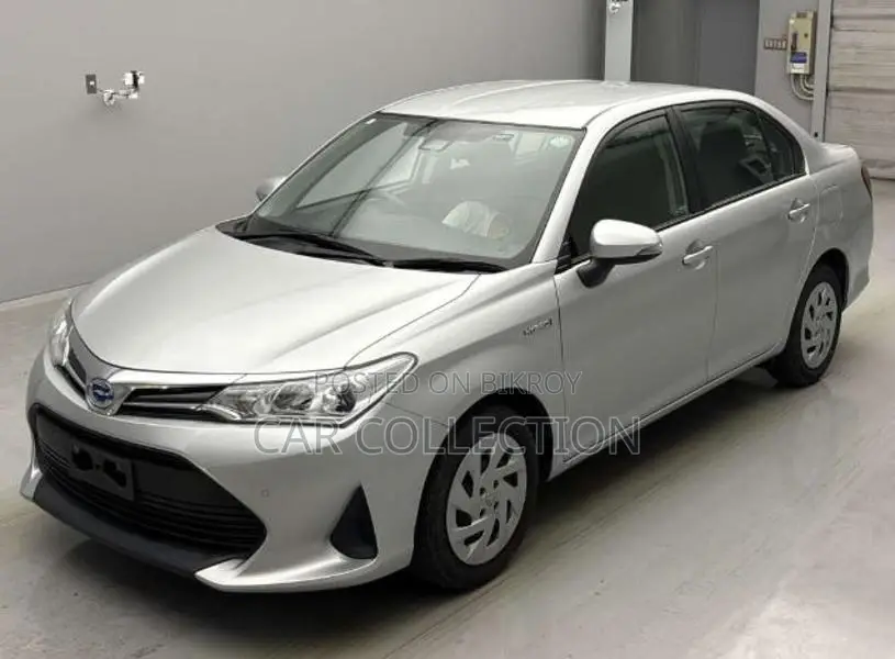 Toyota Axio Ex Hybrid Silver 2020