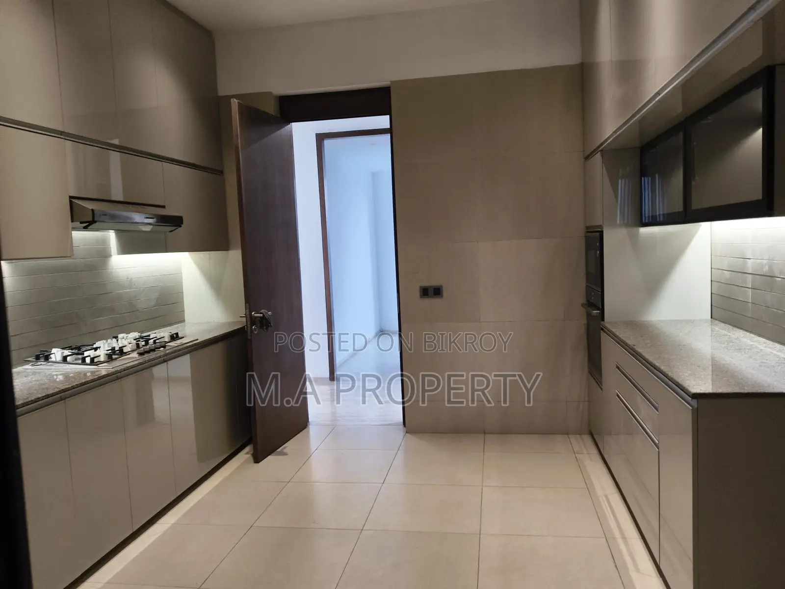 New Apartment Rent 4-Bedroom 6700sqft 2-Carpark