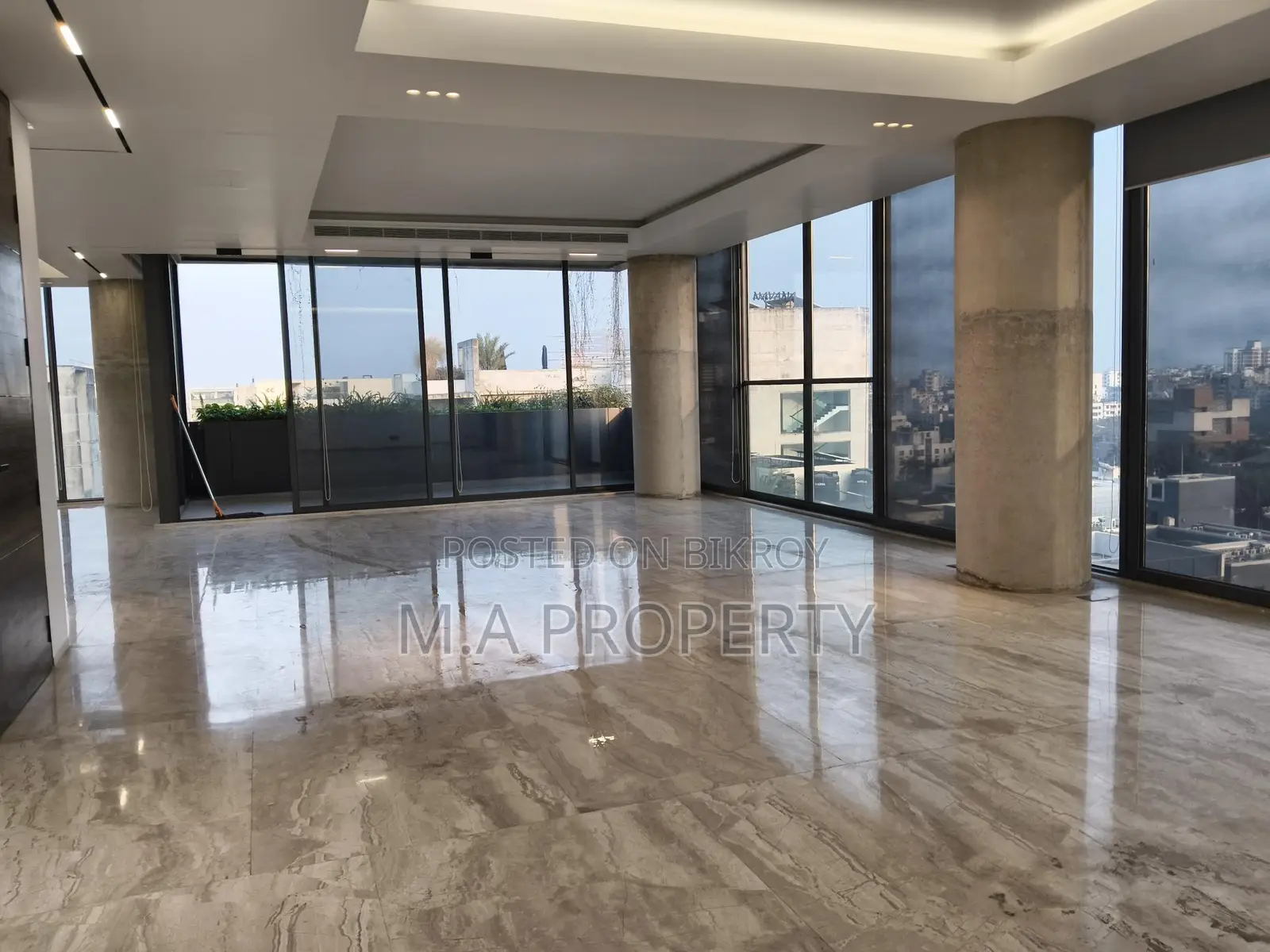 New Apartment Rent 4-Bedroom 6700sqft 2-Carpark