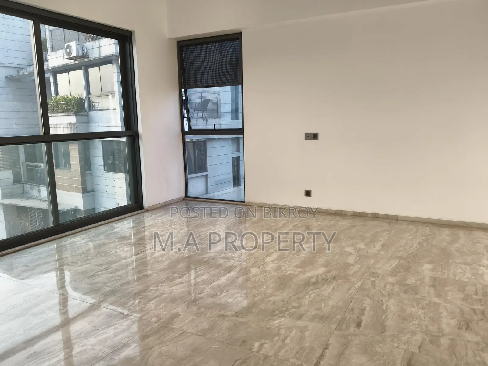 New Apartment Rent 4-Bedroom 6700sqft 2-Carpark