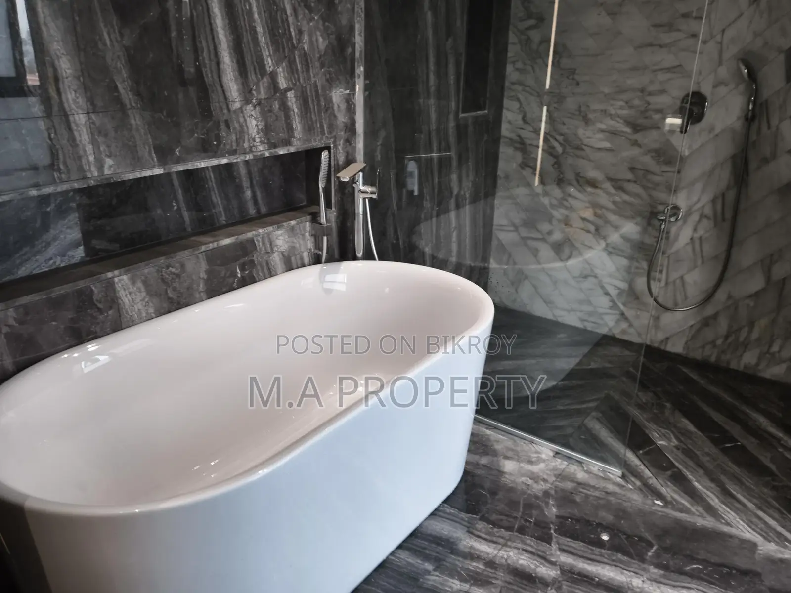 New Apartment Rent 4-Bedroom 6700sqft 2-Carpark