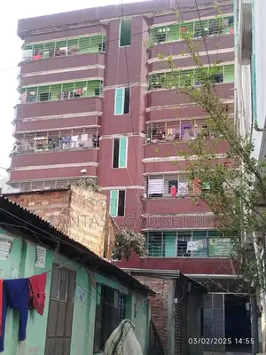 বাড়িটি বিক্রয় হবে