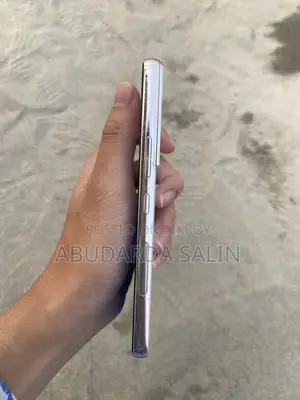 Samsung Galaxy S22 (Used)