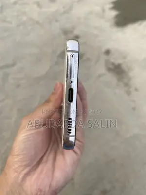 Samsung Galaxy S22 (Used)