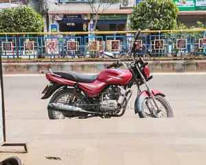 Bajaj CT 100 2016