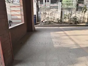 একদম বিশ্ব রোডের সাথেই গ্যারেজ ভাড়া হবে