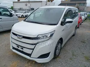 টয়োটা নোয়া ২০২১ পার্ল