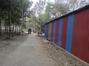 কারখানা বা গোডাউন একদম রাস্তার সাথে