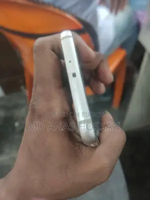 Samsung Galaxy S6 . (Used)