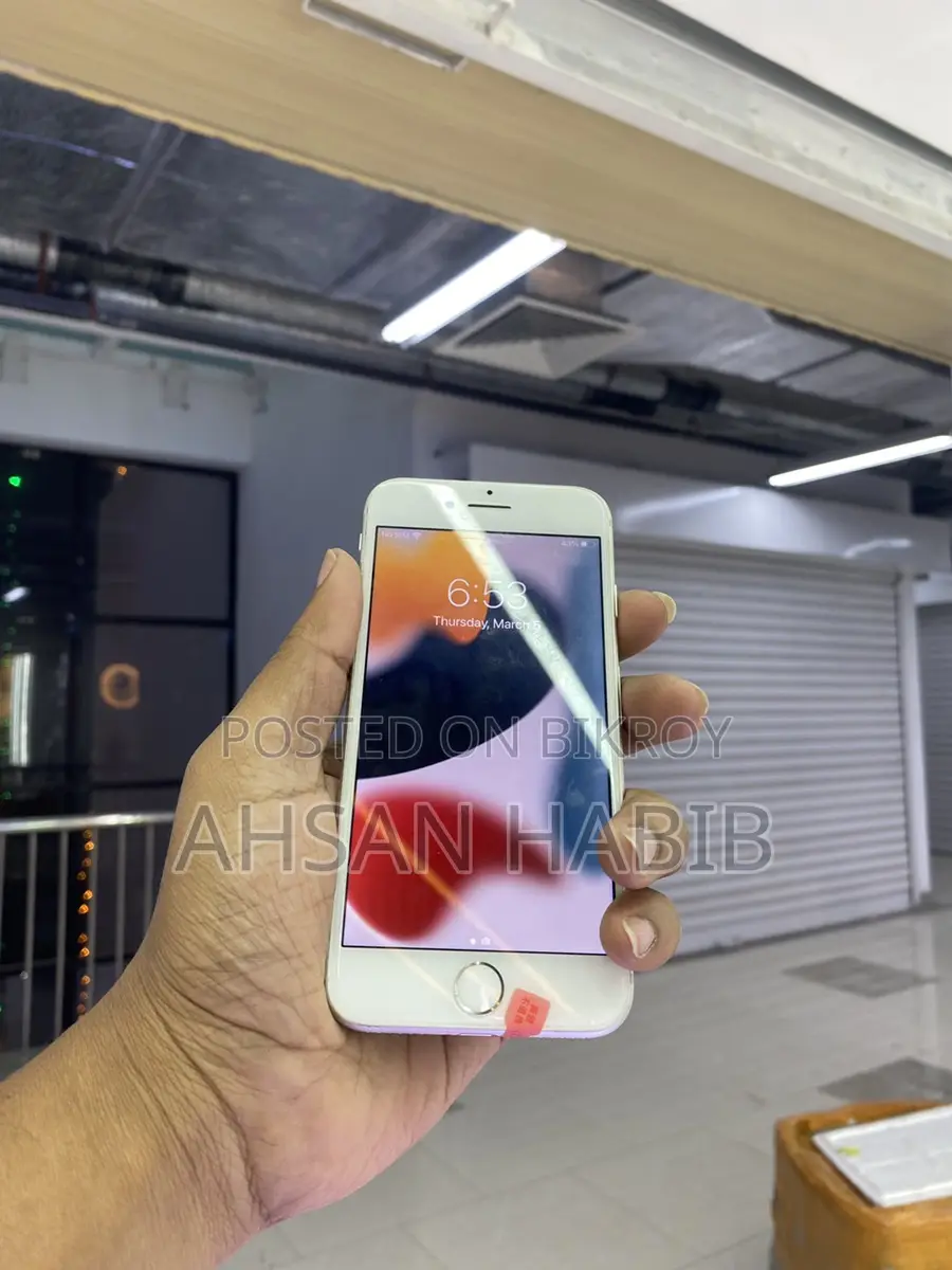 Apple iPhone 7 128GB ইউকে ভেরিয়েন্ট (ব্যবহৃত)