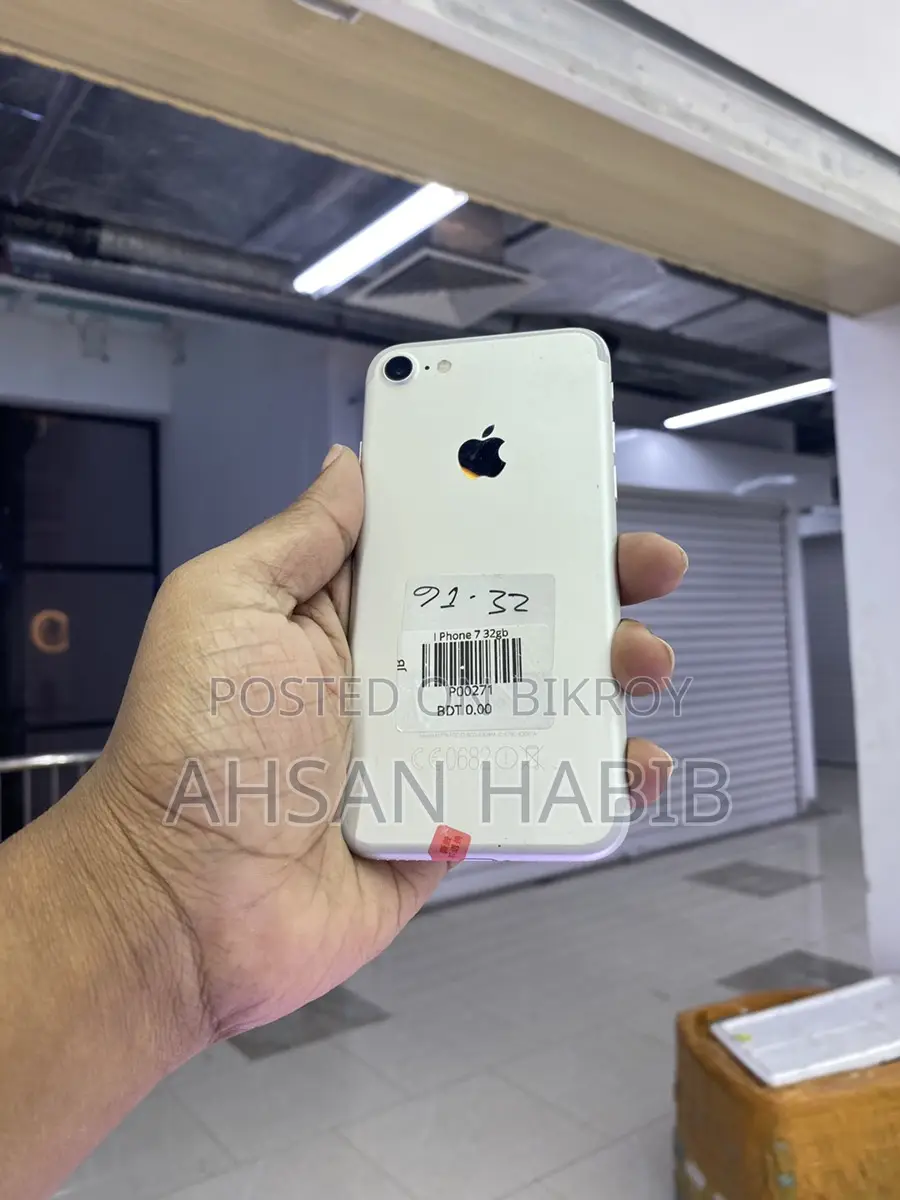 Apple iPhone 7 128GB ইউকে ভেরিয়েন্ট (ব্যবহৃত)