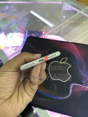 Apple iPhone 7 128GB ইউকে ভেরিয়েন্ট (ব্যবহৃত)