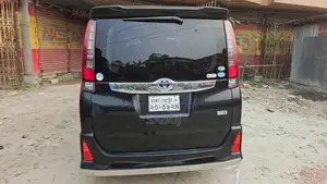 Toyota Noah X package 2016