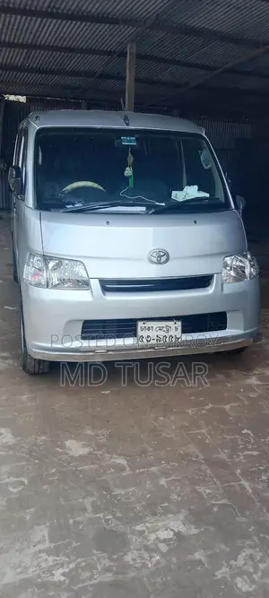 Toyota Noah 2010