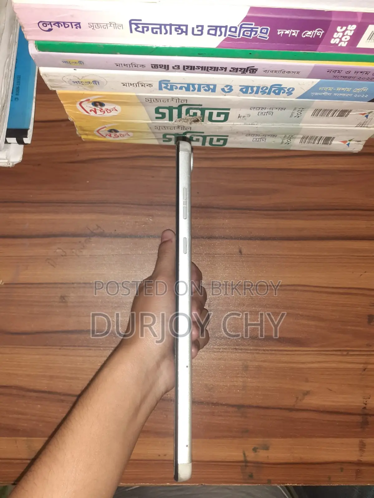 Walton Walpad 8g. ব্যাবহৃত। দেখে নিতে পারেন। দাম:৩৯৯৯৳ মাএ