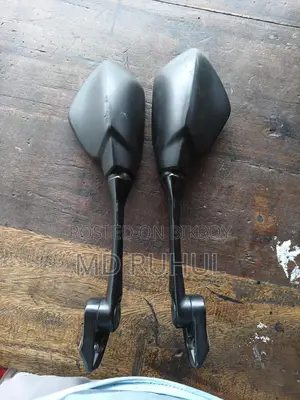 সুজুকি জিক্সার অরিজিনাল লুকিং গ্লাস