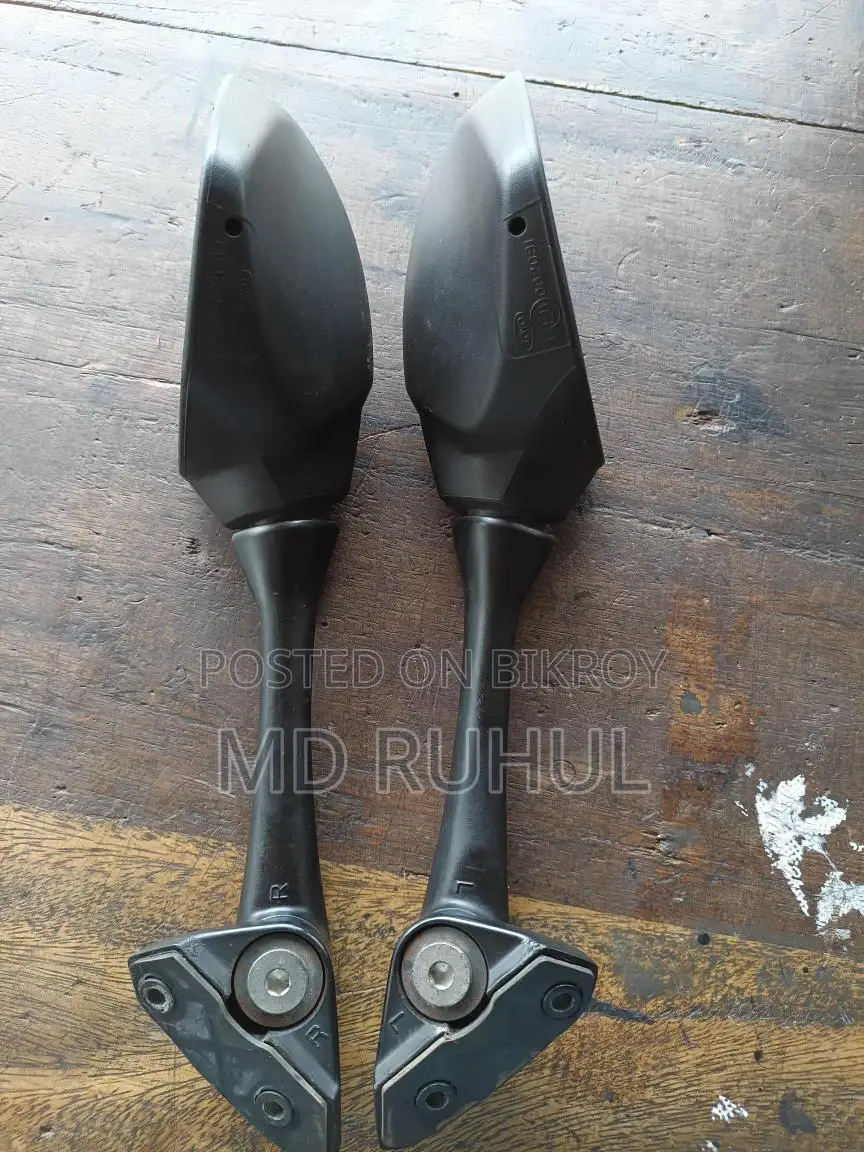 সুজুকি জিক্সার অরিজিনাল লুকিং গ্লাস