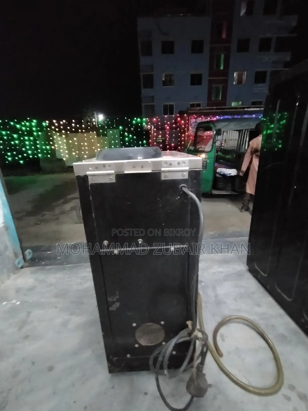 এটি একটি ব্যবহৃত কফি মেশিন।