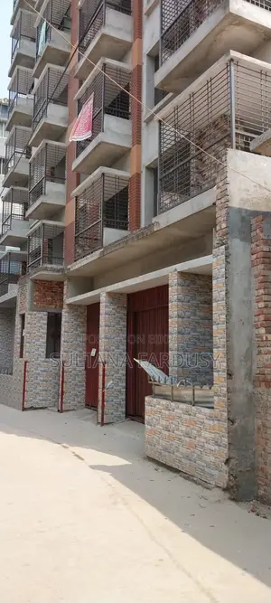 3 Bed, 3 Bath Flat For Sale