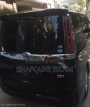 Toyota Noah Hybrid 2017