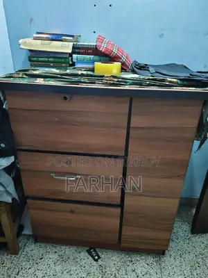 ছোট সাইজের আলমারি