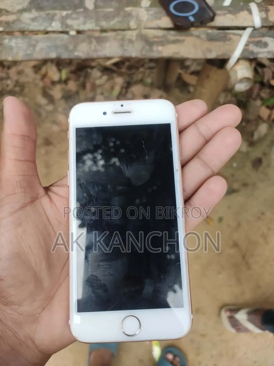 Apple iPhone 6S . (Used)