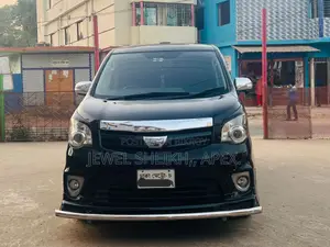 Toyota Noah Si ২০১১