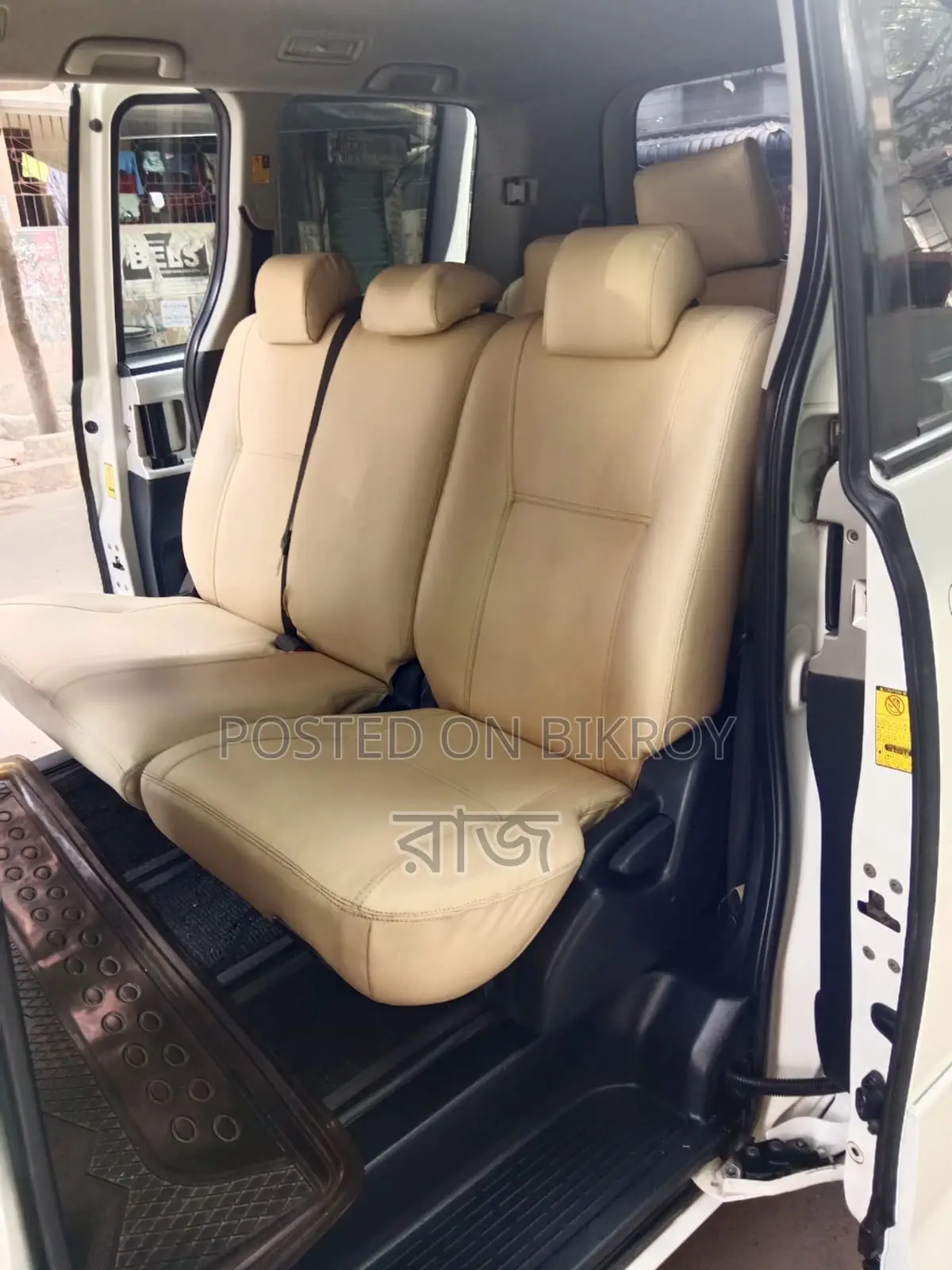Toyota Noah Si 2011