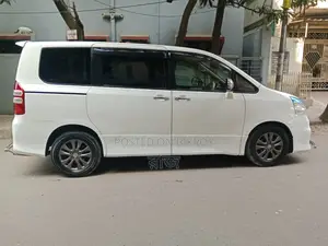 Toyota Noah Si 2011