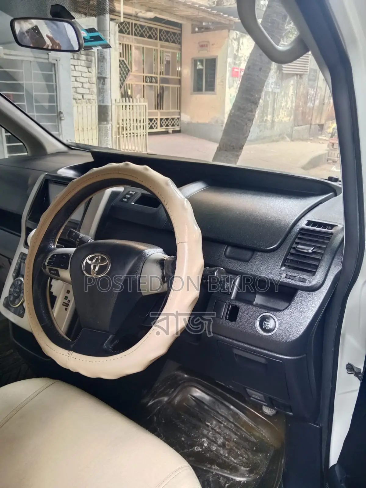 Toyota Noah Si 2011