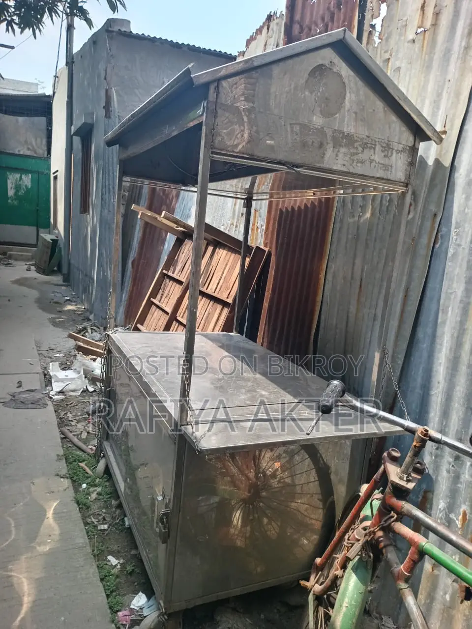 গাড়িটা বিক্রি করা হবে