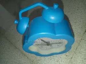 ছোট নীল রঙের ঘড়ি