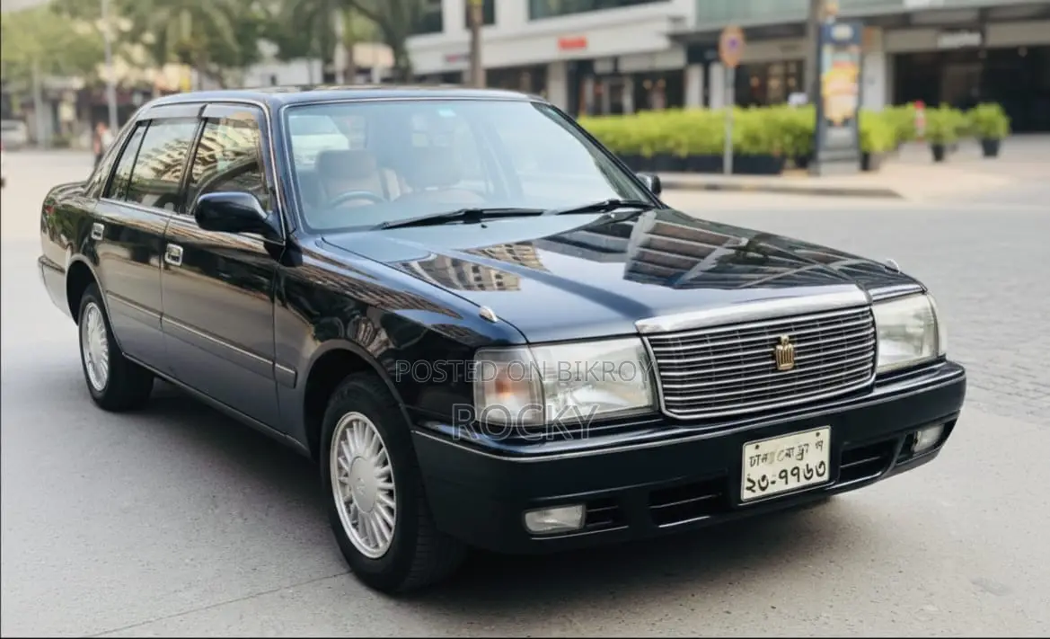 Toyota Crown . 2003