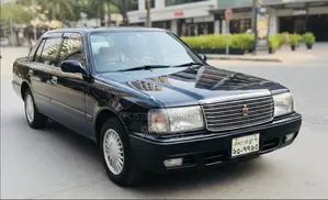 Toyota Crown . 2003